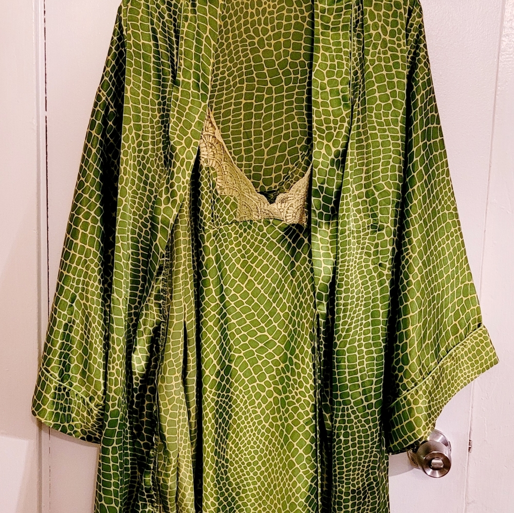 Vintage Victoria Secrets Robe and Nightgown - Picture 1 of 4